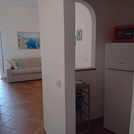 About Capri أناكابْري